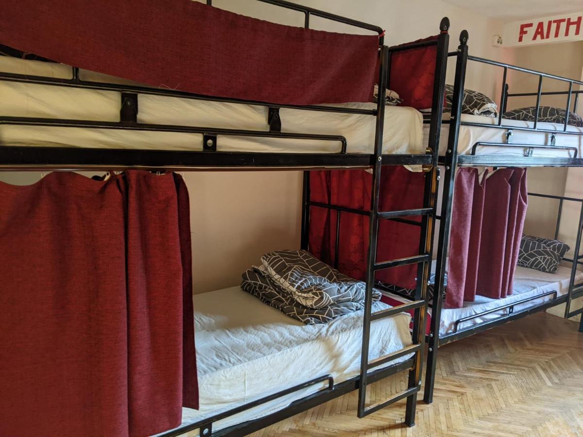 Re-Born Hostel Timisoara Esterno foto